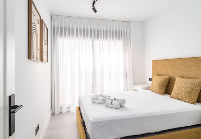 Lägenhet i Nueva andalucia - Modern fully renovated 4 bedroom apartment in the heart of Nueva Andalucia, walking distance to Centro Plaza  Lägenhet i Nueva andalucia - Modern fully renovated 4 bedroom apartment in the heart of Nueva Andalucia, walking distance to Centro Plaza