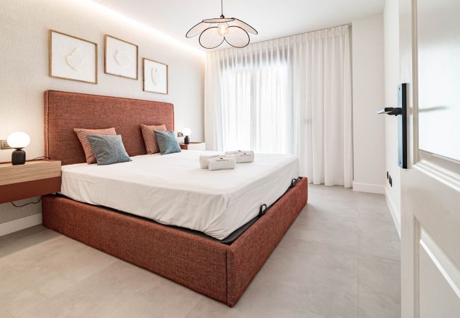 Lägenhet i Nueva andalucia - Modern fully renovated 4 bedroom apartment in the heart of Nueva Andalucia, walking distance to Centro Plaza  Lägenhet i Nueva andalucia - Modern fully renovated 4 bedroom apartment in the heart of Nueva Andalucia, walking distance to Centro Plaza