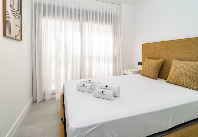 Lägenhet i Nueva andalucia - Modern fully renovated 4 bedroom apartment in the heart of Nueva Andalucia, walking distance to Centro Plaza  Lägenhet i Nueva andalucia - Modern fully renovated 4 bedroom apartment in the heart of Nueva Andalucia, walking distance to Centro Plaza