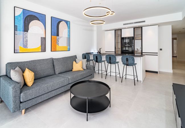 Lägenhet i Nueva andalucia - Modern fully renovated 4 bedroom apartment in the heart of Nueva Andalucia, walking distance to Centro Plaza  Lägenhet i Nueva andalucia - Modern fully renovated 4 bedroom apartment in the heart of Nueva Andalucia, walking distance to Centro Plaza