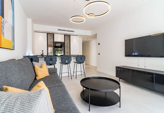 Lägenhet i Nueva andalucia - Modern fully renovated 4 bedroom apartment in the heart of Nueva Andalucia, walking distance to Centro Plaza  Lägenhet i Nueva andalucia - Modern fully renovated 4 bedroom apartment in the heart of Nueva Andalucia, walking distance to Centro Plaza