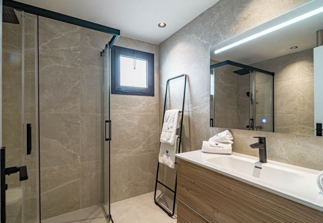 Lägenhet i Nueva andalucia - Modern fully renovated 4 bedroom apartment in the heart of Nueva Andalucia, walking distance to Centro Plaza  Lägenhet i Nueva andalucia - Modern fully renovated 4 bedroom apartment in the heart of Nueva Andalucia, walking distance to Centro Plaza