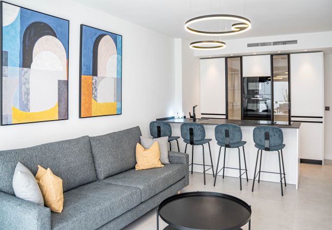 Lägenhet i Nueva andalucia - Modern fully renovated 4 bedroom apartment in the heart of Nueva Andalucia, walking distance to Centro Plaza  Lägenhet i Nueva andalucia - Modern fully renovated 4 bedroom apartment in the heart of Nueva Andalucia, walking distance to Centro Plaza