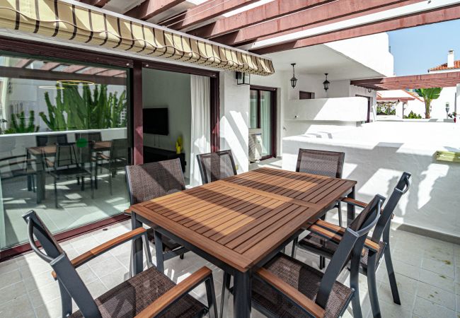 Lägenhet i Nueva andalucia - Modern fully renovated 4 bedroom apartment in the heart of Nueva Andalucia, walking distance to Centro Plaza  Lägenhet i Nueva andalucia - Modern fully renovated 4 bedroom apartment in the heart of Nueva Andalucia, walking distance to Centro Plaza