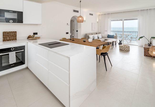 Lägenhet i Estepona - Beach front apartment in Estepona with sea views  Lägenhet i Estepona - Beach front apartment in Estepona with sea views