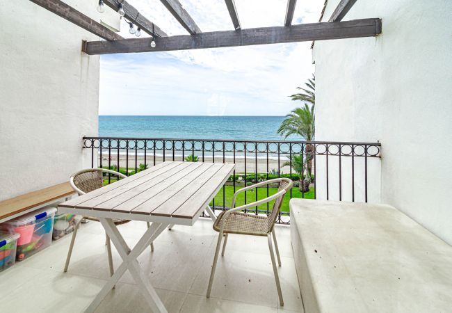 Lägenhet i Estepona - Beach front apartment in Estepona with sea views  Lägenhet i Estepona - Beach front apartment in Estepona with sea views
