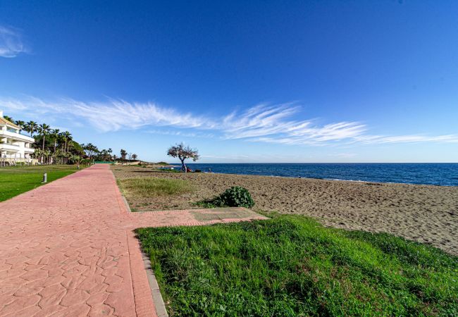 Lägenhet i Estepona - Estepona stylish beach front apartment Lägenhet i Estepona - Estepona stylish beach front apartment