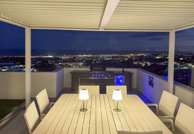 Lägenhet i Benahavís - Exclusive Penthouse with Rooftop and Panoramic Sea views Lägenhet i Benahavís - Exclusive Penthouse with Rooftop and Panoramic Sea views