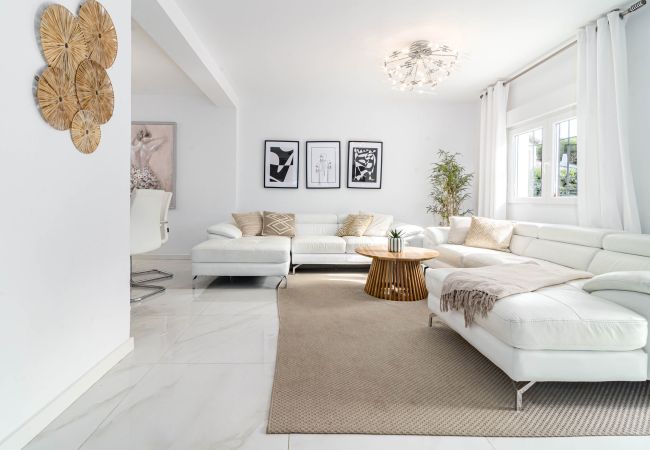 Lägenhet i Estepona - Stylish Townhouse with Rooftop  Lägenhet i Estepona - Stylish Townhouse with Rooftop