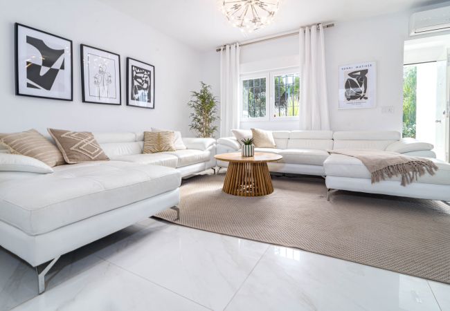 Lägenhet i Estepona - Stylish Townhouse with Rooftop  Lägenhet i Estepona - Stylish Townhouse with Rooftop