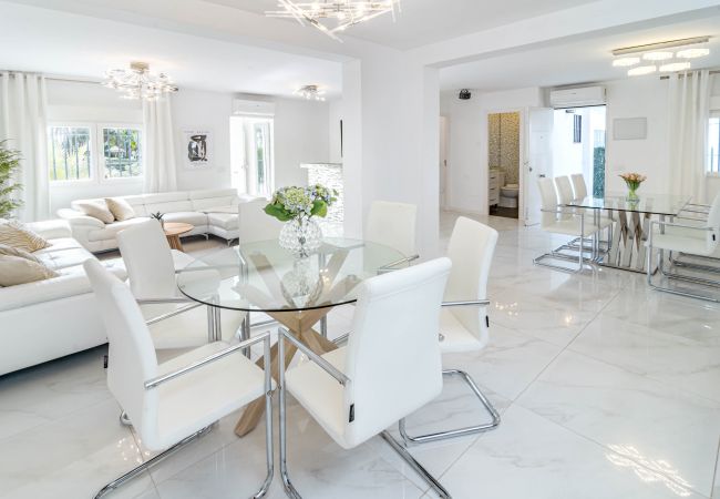 Lägenhet i Estepona - Stylish Townhouse with Rooftop  Lägenhet i Estepona - Stylish Townhouse with Rooftop
